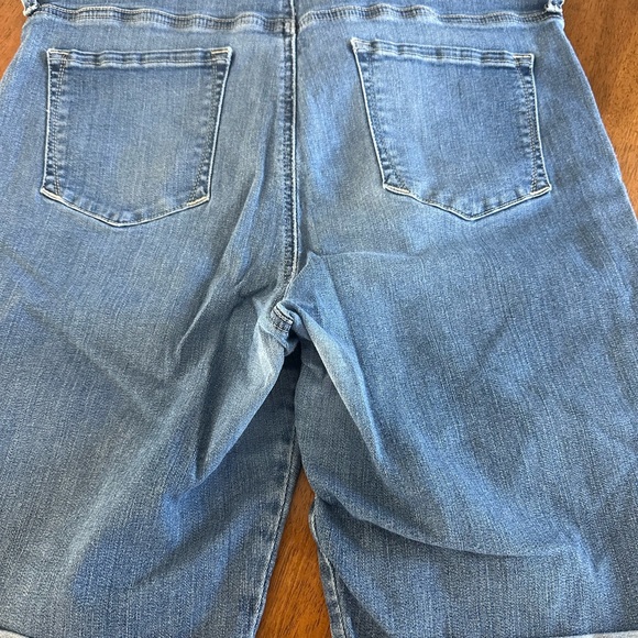 NYDJ- all over stretch denim shorts - Picture 4 of 4